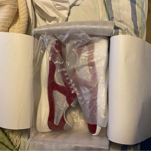 Worn twice comes with card of authenticity if theyre still on here they are FS